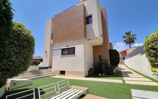 4 soverom Villa til salgs i Playa de los Locos, Torrevieja med svømmebasseng garasje - € 785 000 (Ref: 9973604)