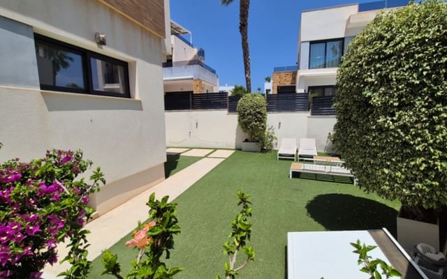 4 soverom Villa til salgs i Playa de los Locos, Torrevieja med svømmebasseng garasje - € 785 000 (Ref: 9973604)