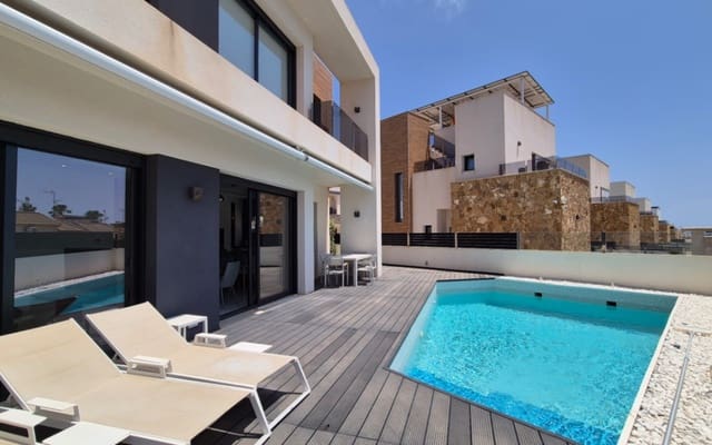 4 soverom Villa til salgs i Playa de los Locos, Torrevieja med svømmebasseng garasje - € 785 000 (Ref: 9973604)