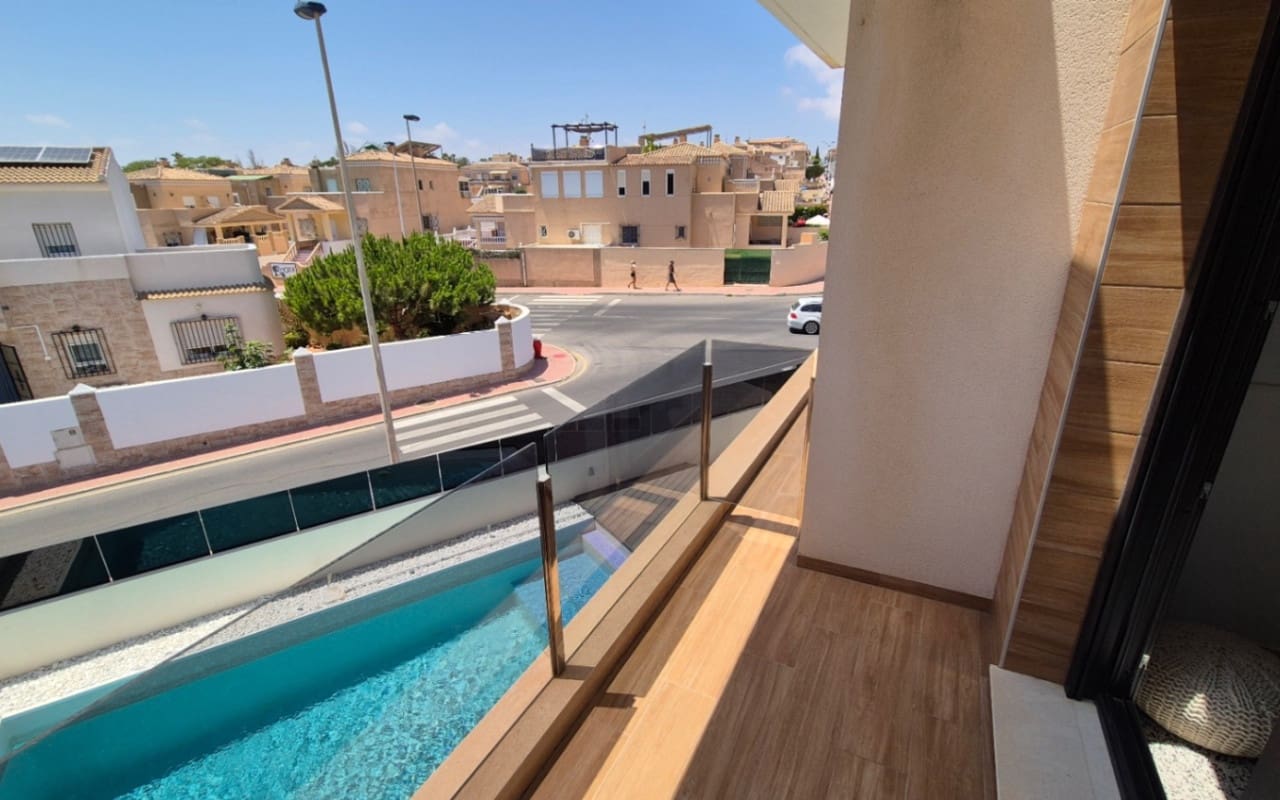 4 soverom Villa til salgs i Torrevieja med svømmebasseng - € 785 000 (Ref: 9973604)
