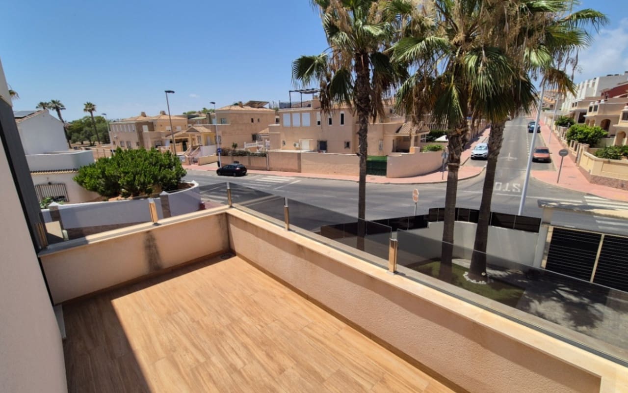 4 soverom Villa til salgs i Torrevieja med svømmebasseng - € 785 000 (Ref: 9973604)