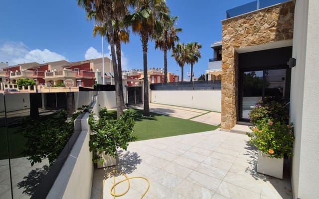 4 soverom Villa til salgs i Playa de los Locos, Torrevieja med svømmebasseng garasje - € 785 000 (Ref: 9973604)