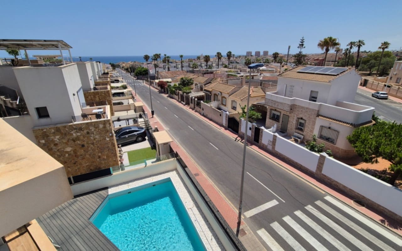 4 soverom Villa til salgs i Torrevieja med svømmebasseng - € 785 000 (Ref: 9973604)