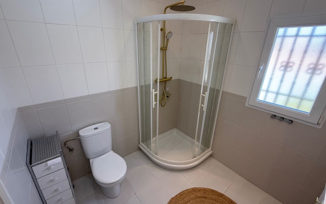 Chalet de 3 habitaciones en Torrevieja en venta con piscina - 645.000 € (Ref: 9973605)