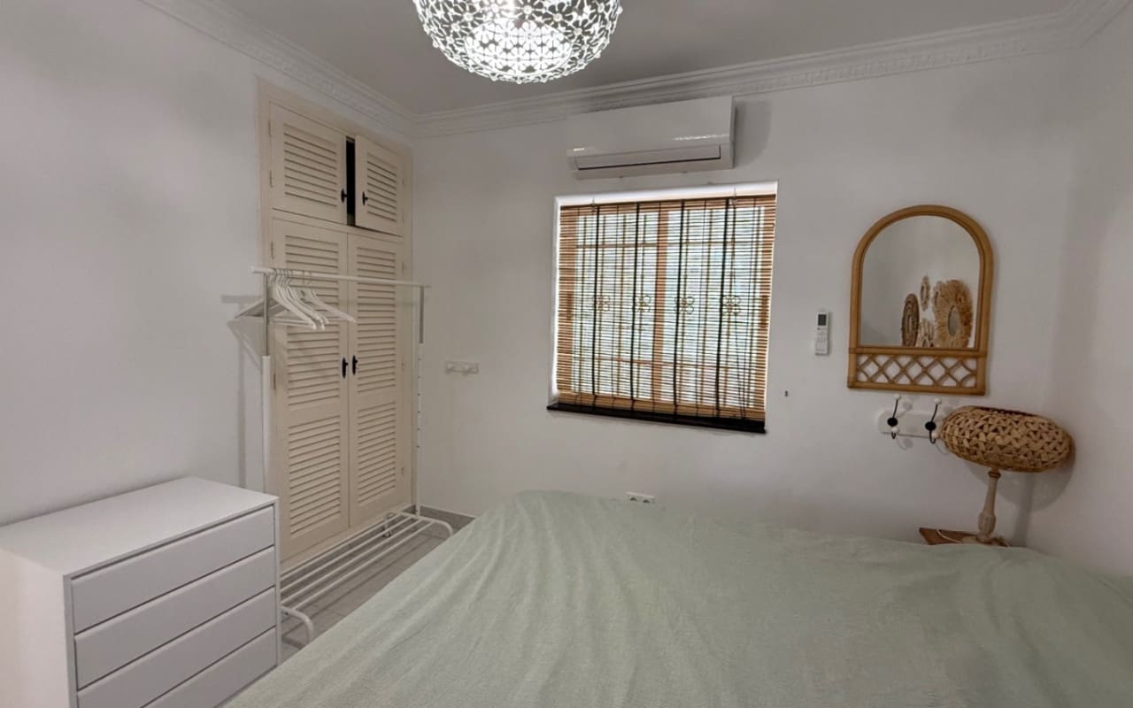 Chalet de 3 habitaciones en Torrevieja en venta con piscina - 645.000 € (Ref: 9973605)