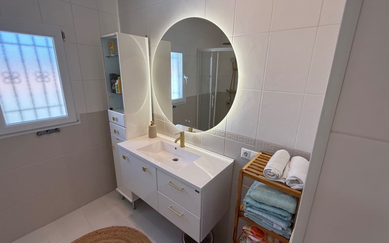 Chalet de 3 habitaciones en Torrevieja en venta con piscina - 645.000 € (Ref: 9973605)