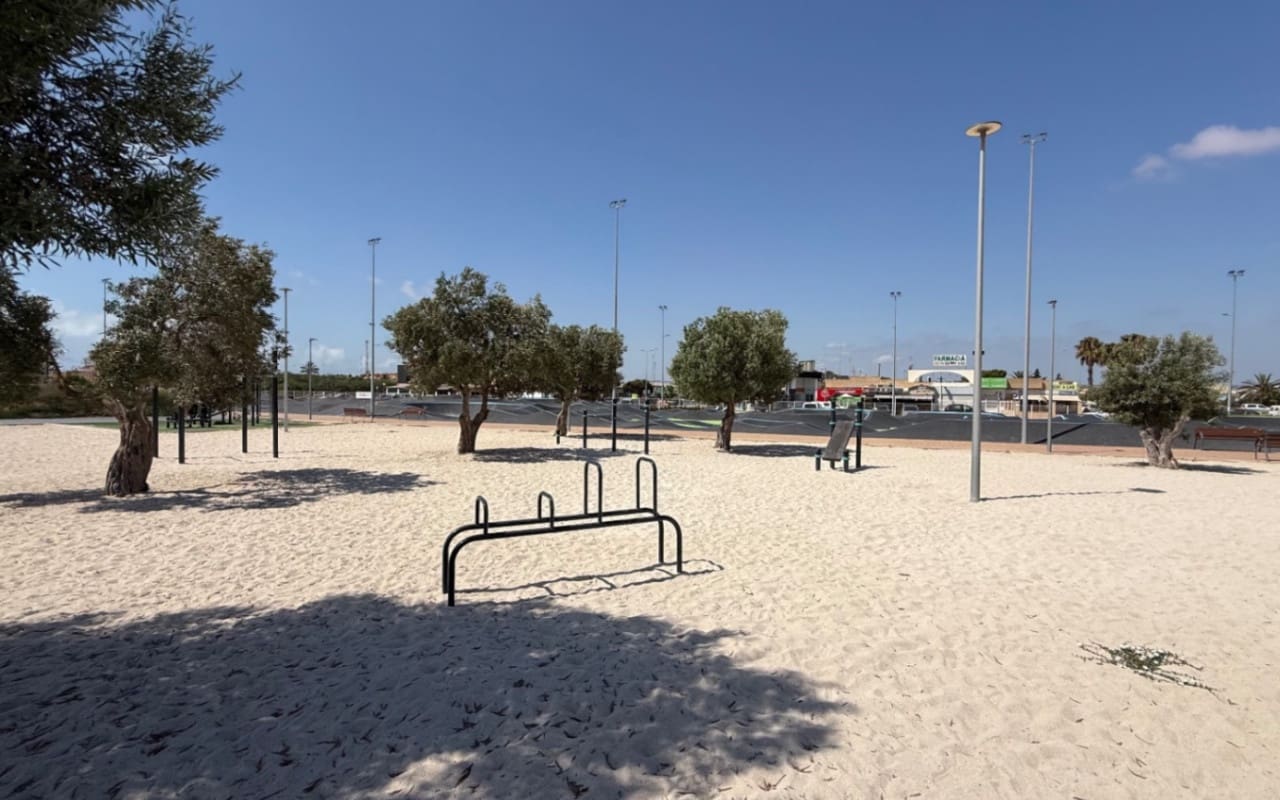 Chalet de 3 habitaciones en Torrevieja en venta con piscina - 645.000 € (Ref: 9973605)