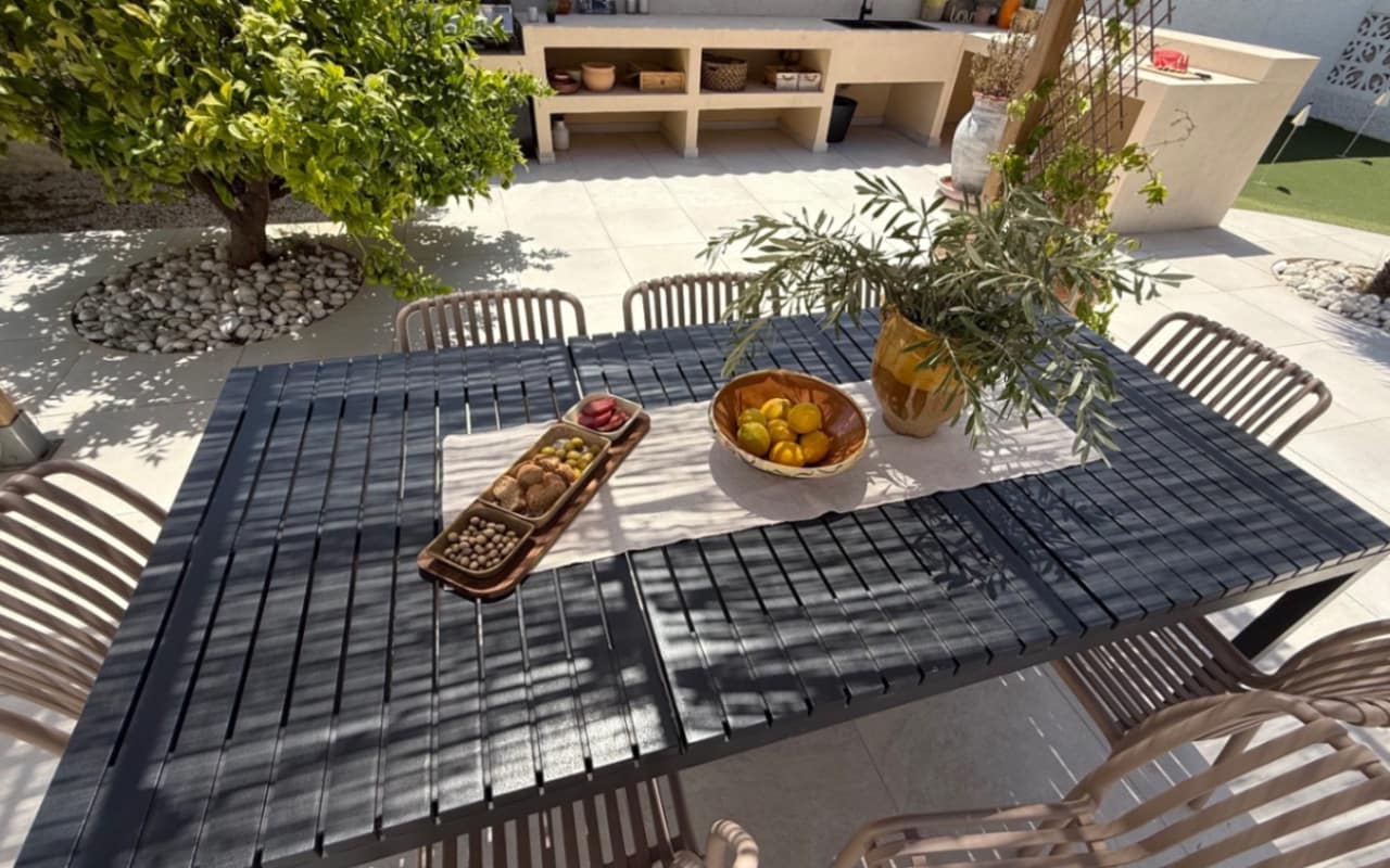 Chalet de 3 habitaciones en Torrevieja en venta con piscina - 645.000 € (Ref: 9973605)