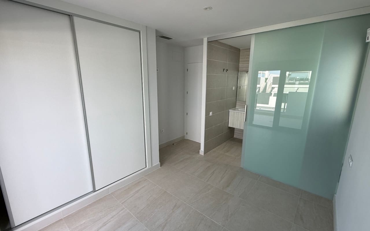 2 bedroom Penthouse for sale in Torrevieja with pool - € 305,000 (Ref: 9973606)