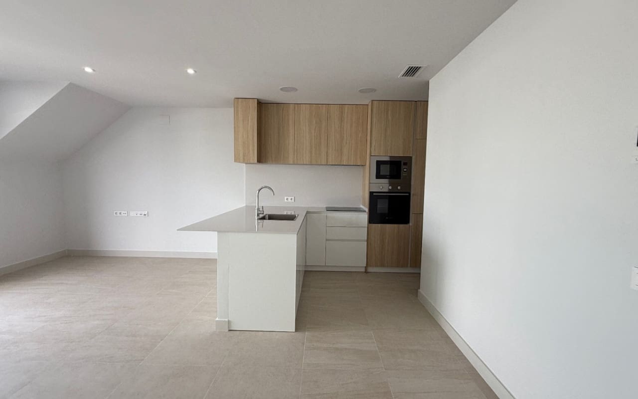 2 bedroom Penthouse for sale in Torrevieja with pool - € 305,000 (Ref: 9973606)