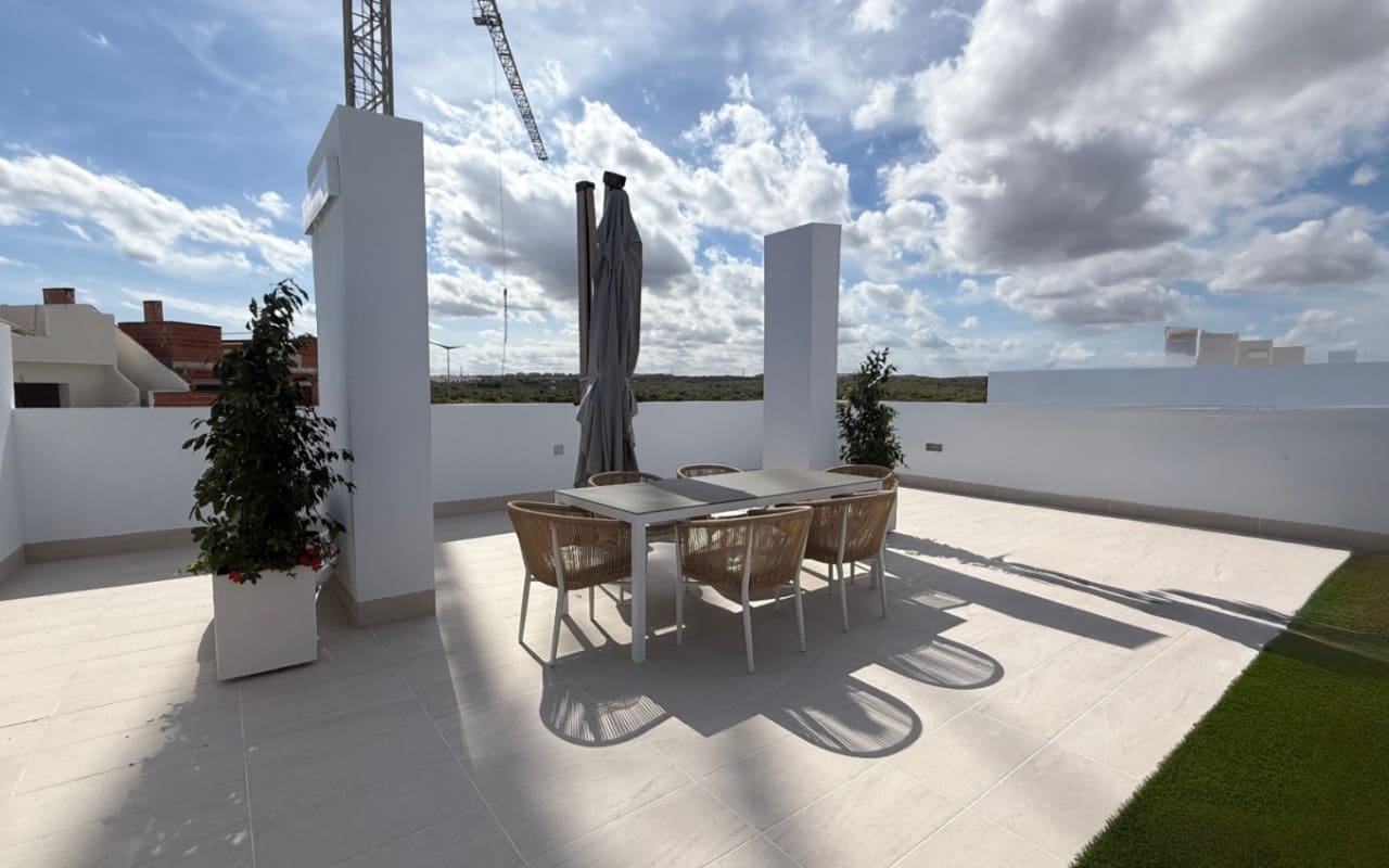 2 bedroom Penthouse for sale in Torrevieja with pool - € 305,000 (Ref: 9973606)