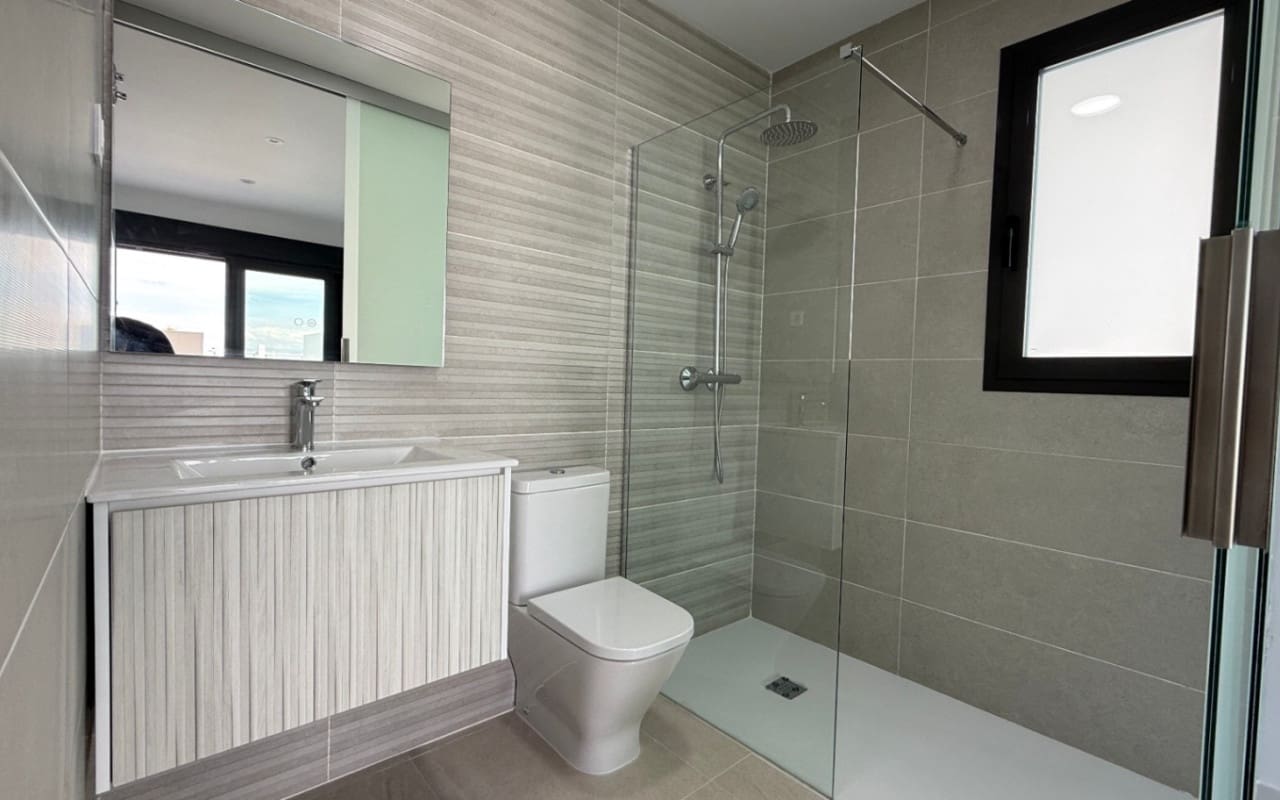 2 bedroom Penthouse for sale in Torrevieja with pool - € 305,000 (Ref: 9973606)