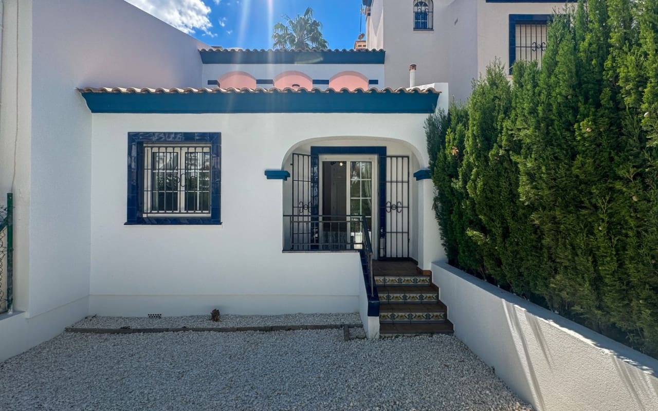 2 bedroom Townhouse for sale in Los Dolses with pool - € 215,000 (Ref: 9973607)