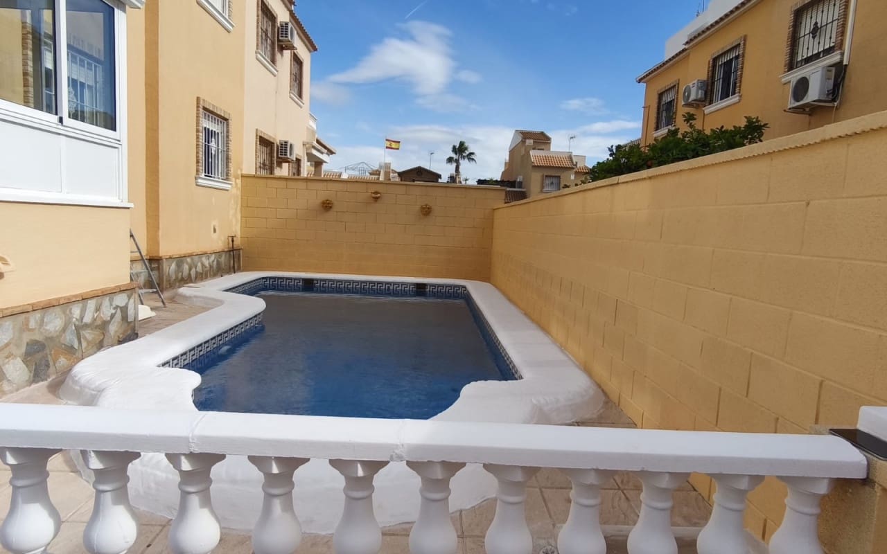 3 sypialnia Dom na sprzedaż w Ciudad Quesada z basenem - 265 000 € (Ref: 9973608)