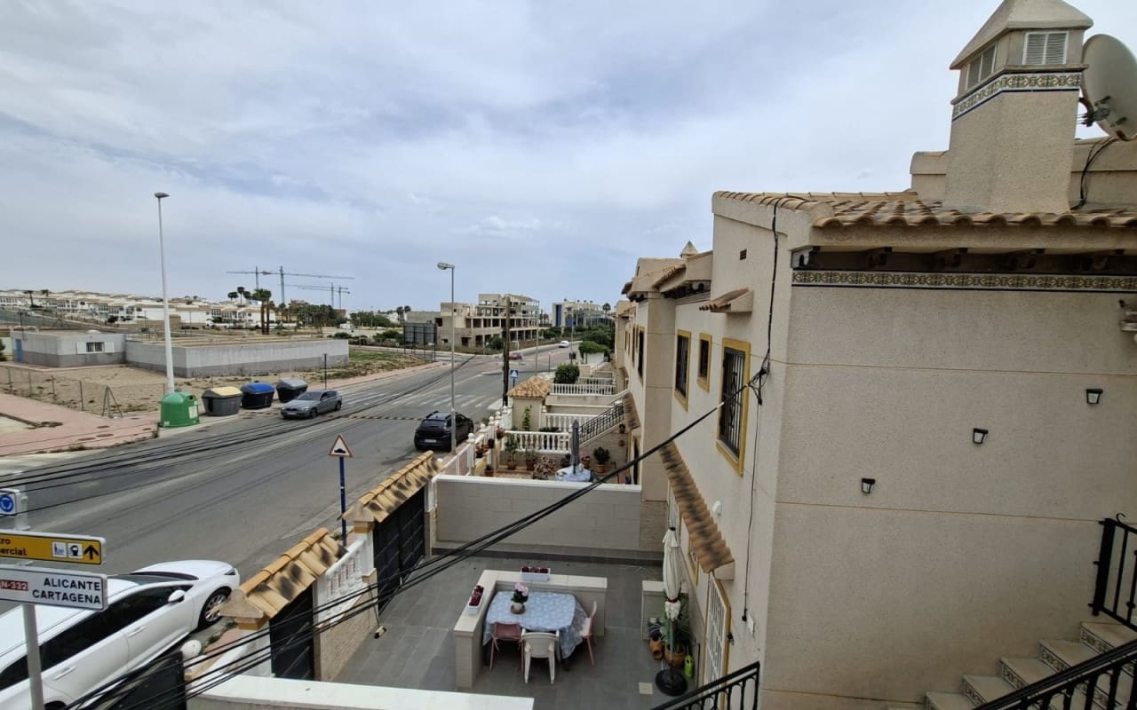 2 bedroom Townhouse for sale in Playa Flamenca with pool - € 169,000 (Ref: 9973611)