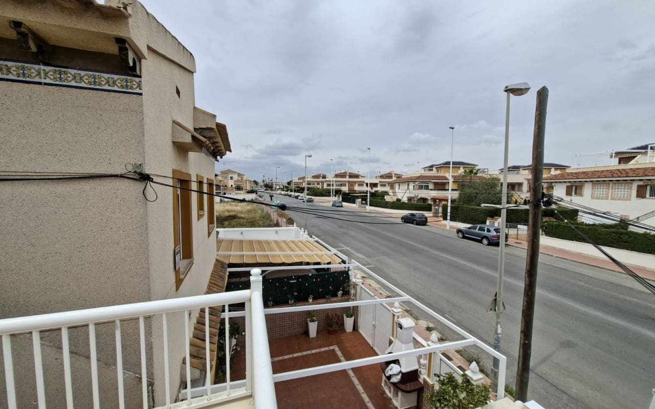 2 bedroom Townhouse for sale in Playa Flamenca with pool - € 169,000 (Ref: 9973611)