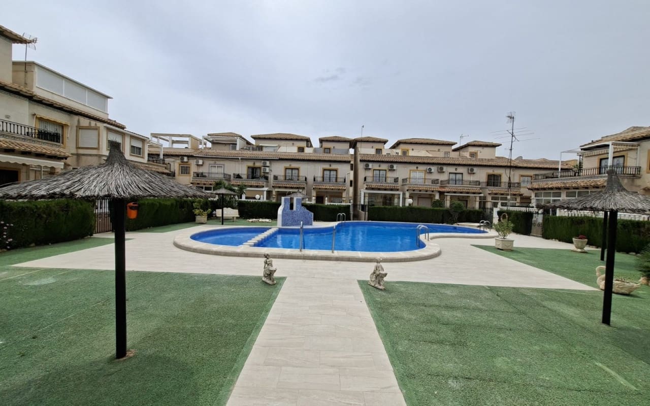 2 bedroom Townhouse for sale in Playa Flamenca with pool - € 169,000 (Ref: 9973611)