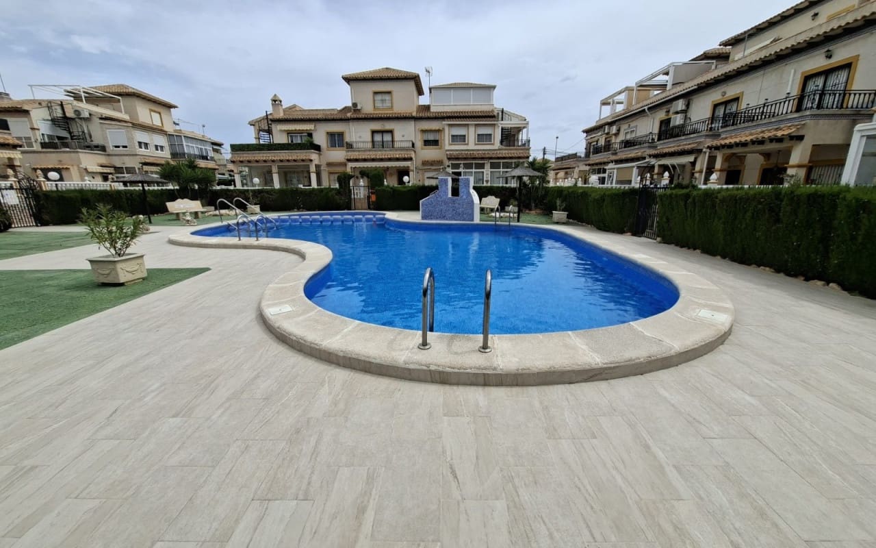2 bedroom Townhouse for sale in Playa Flamenca with pool - € 169,000 (Ref: 9973611)