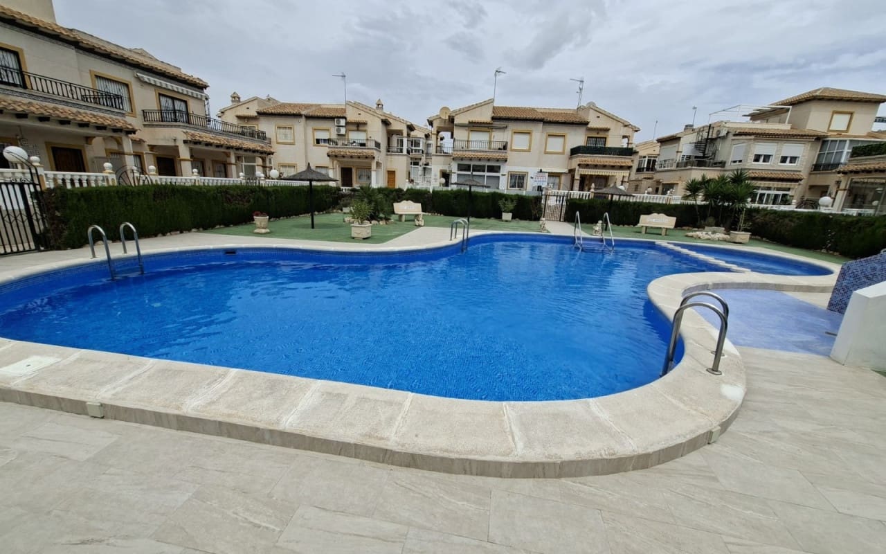 2 bedroom Townhouse for sale in Playa Flamenca with pool - € 169,000 (Ref: 9973611)