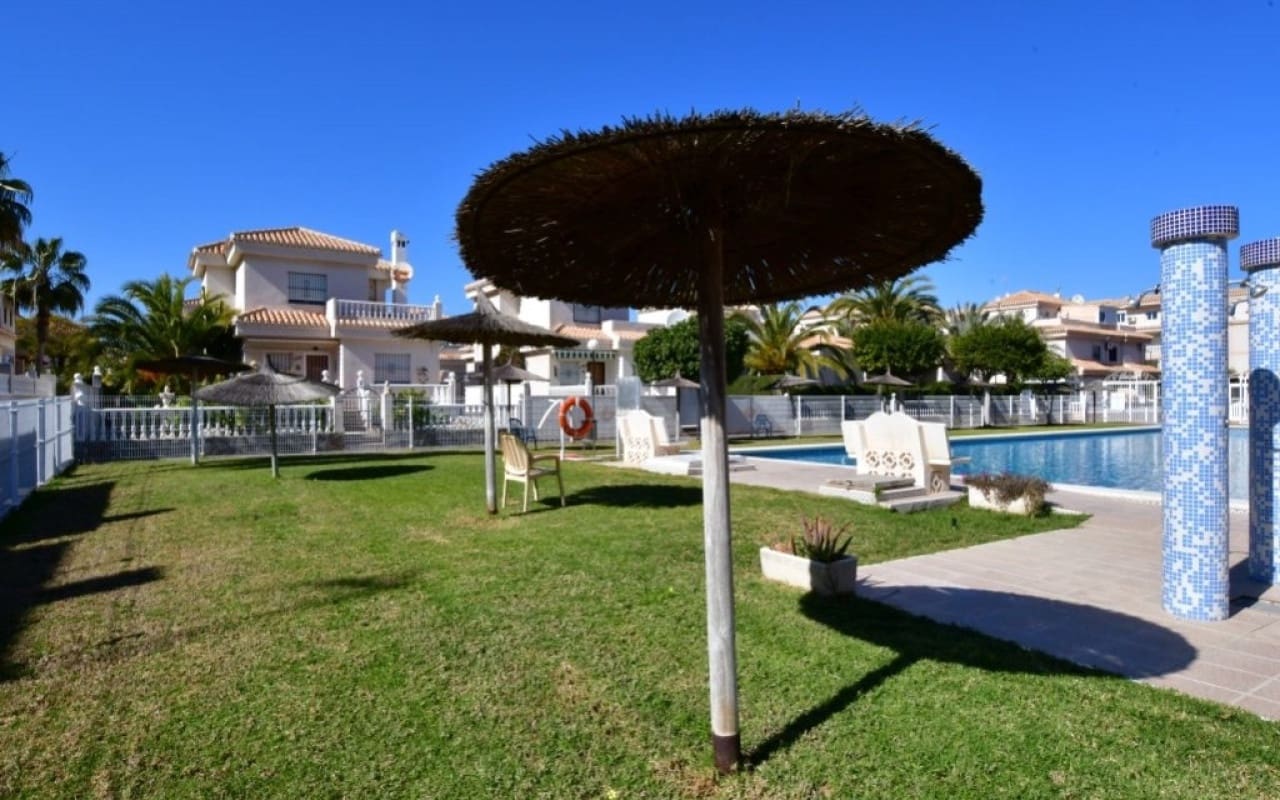 2 bedroom Townhouse for sale in Playa Flamenca with pool - € 185,000 (Ref: 9973612)