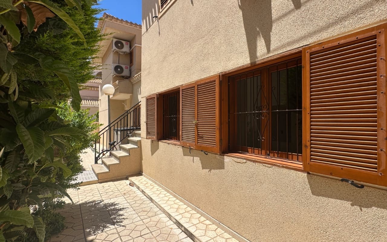 2 bedroom Townhouse for sale in Playa Flamenca with pool - € 185,000 (Ref: 9973612)