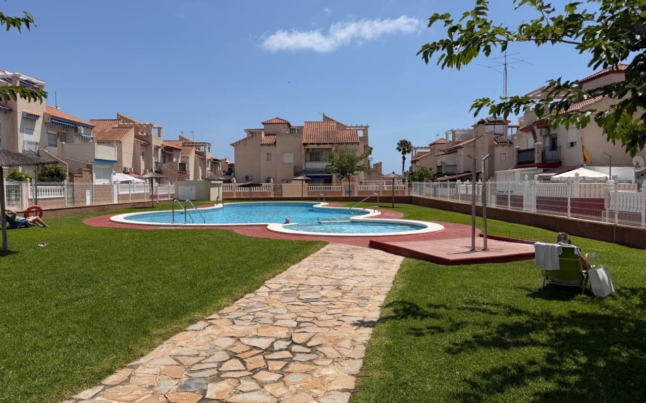 2 bedroom Townhouse for sale in Playa Flamenca with pool - € 198,000 (Ref: 9973618)