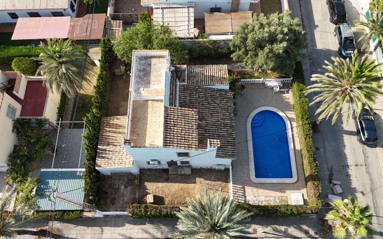 4 bedroom Villa for sale in Cabo Roig with pool - € 699,000 (Ref: 9973619)