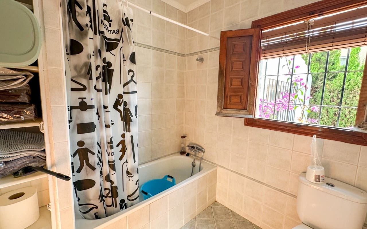 4 bedroom Villa for sale in Cabo Roig with pool - € 699,000 (Ref: 9973619)
