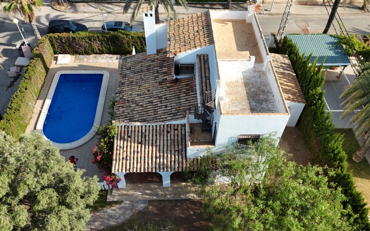 4 bedroom Villa for sale in Cabo Roig with pool - € 699,000 (Ref: 9973619)