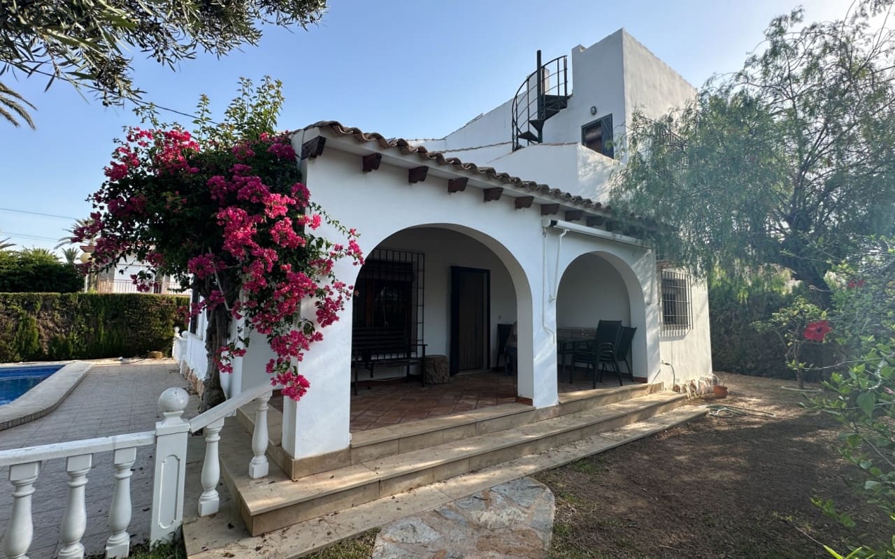 4 bedroom Villa for sale in Cabo Roig with pool - € 699,000 (Ref: 9973619)