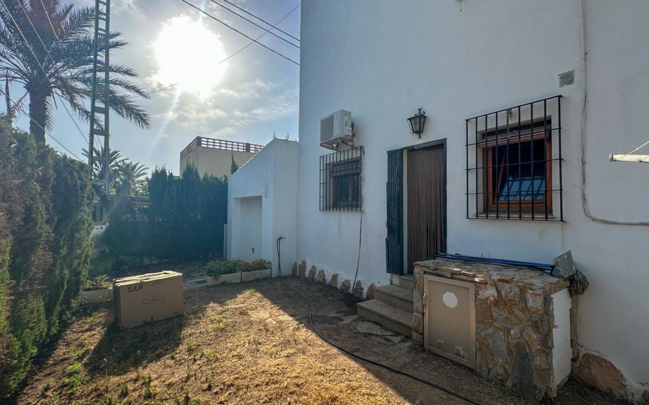 4 bedroom Villa for sale in Cabo Roig with pool - € 699,000 (Ref: 9973619)