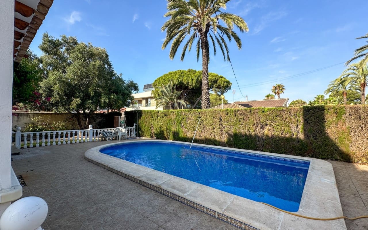 4 bedroom Villa for sale in Cabo Roig with pool - € 699,000 (Ref: 9973619)