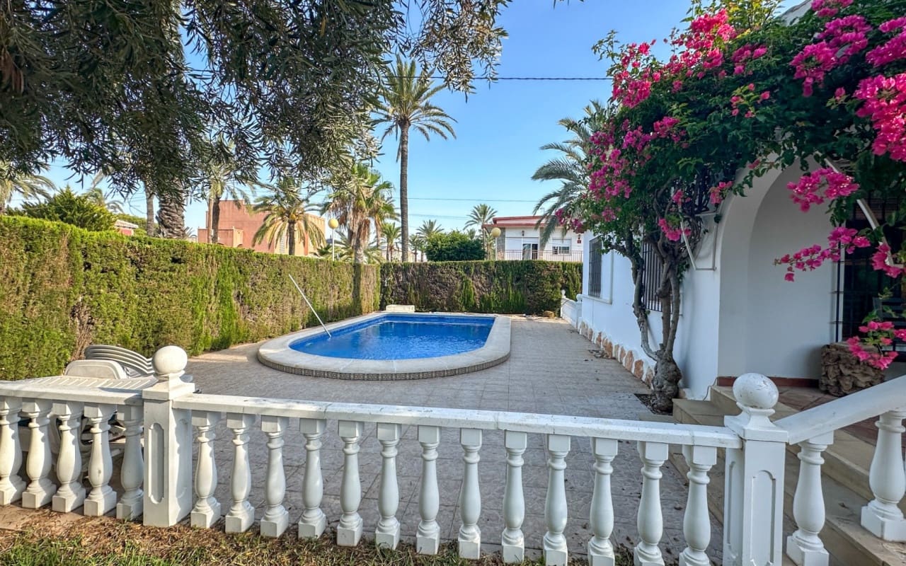 4 bedroom Villa for sale in Cabo Roig with pool - € 699,000 (Ref: 9973619)