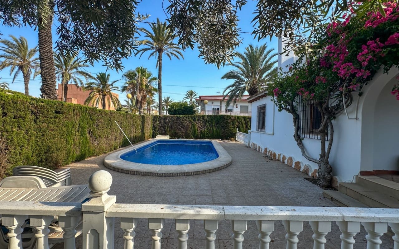 4 bedroom Villa for sale in Cabo Roig with pool - € 699,000 (Ref: 9973619)