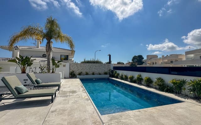 4 soveværelse Villa til salg i Villamartin, Orihuela med swimmingpool garage - € 2.950.000 (Ref: 9973623)