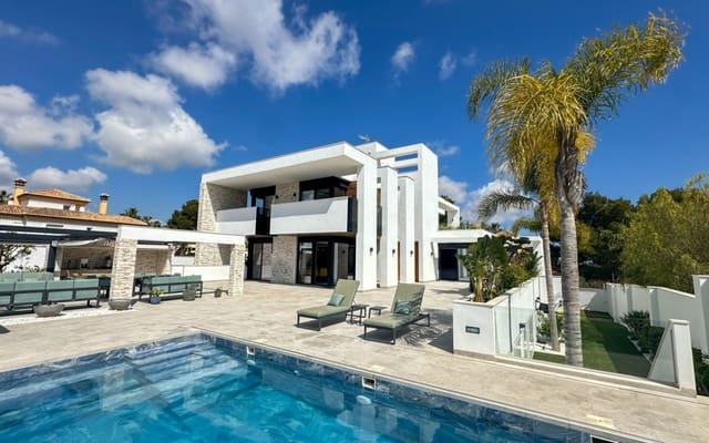 4 soveværelse Villa til salg i Villamartin, Orihuela med swimmingpool garage - € 2.950.000 (Ref: 9973623)