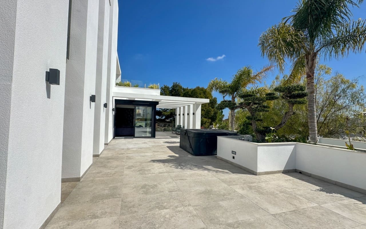 4 Zimmer Villa zu verkaufen in Villamartin mit Pool - 2.950.000 € (Ref: 9973623)