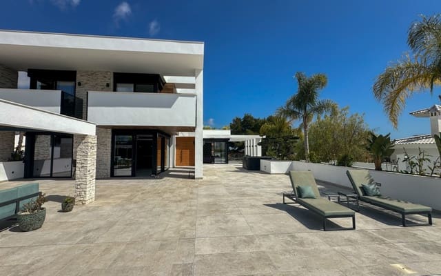4 soveværelse Villa til salg i Villamartin, Orihuela med swimmingpool garage - € 2.950.000 (Ref: 9973623)