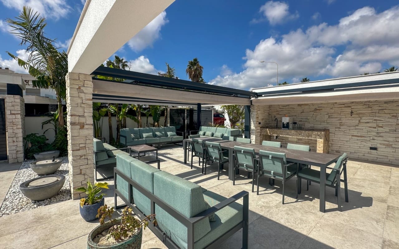 4 Zimmer Villa zu verkaufen in Villamartin mit Pool - 2.950.000 € (Ref: 9973623)