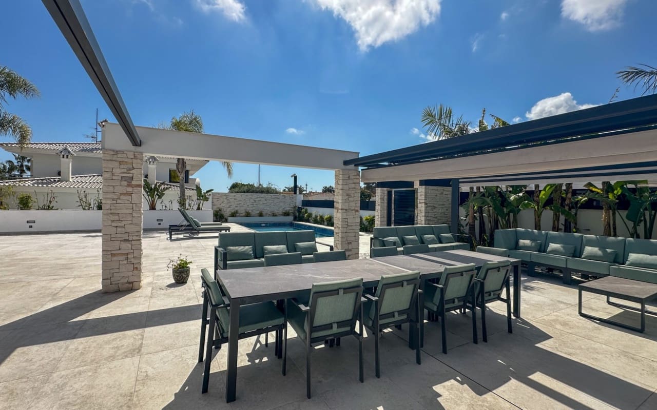 4 Zimmer Villa zu verkaufen in Villamartin mit Pool - 2.950.000 € (Ref: 9973623)