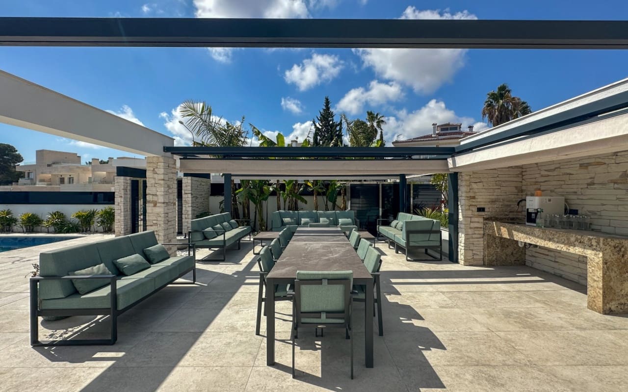 4 Zimmer Villa zu verkaufen in Villamartin mit Pool - 2.950.000 € (Ref: 9973623)