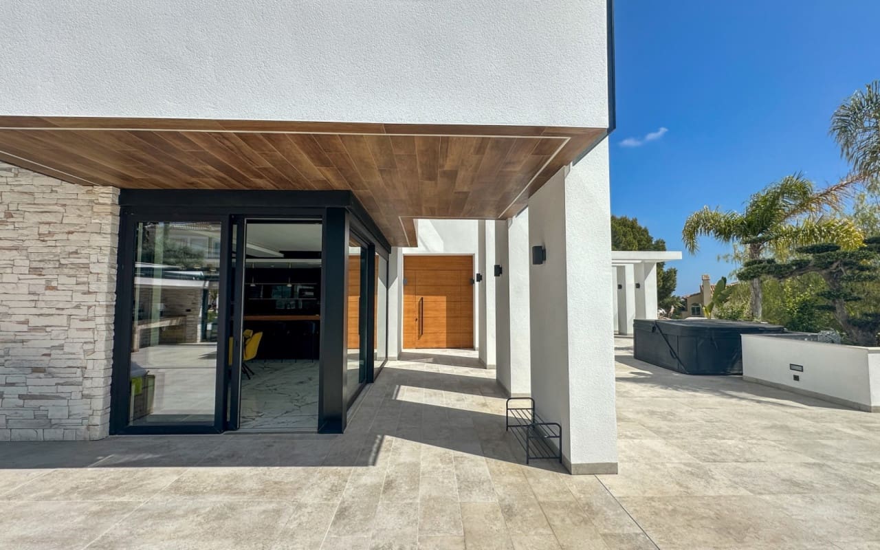4 Zimmer Villa zu verkaufen in Villamartin mit Pool - 2.950.000 € (Ref: 9973623)