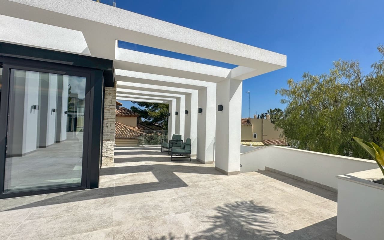 4 Zimmer Villa zu verkaufen in Villamartin mit Pool - 2.950.000 € (Ref: 9973623)