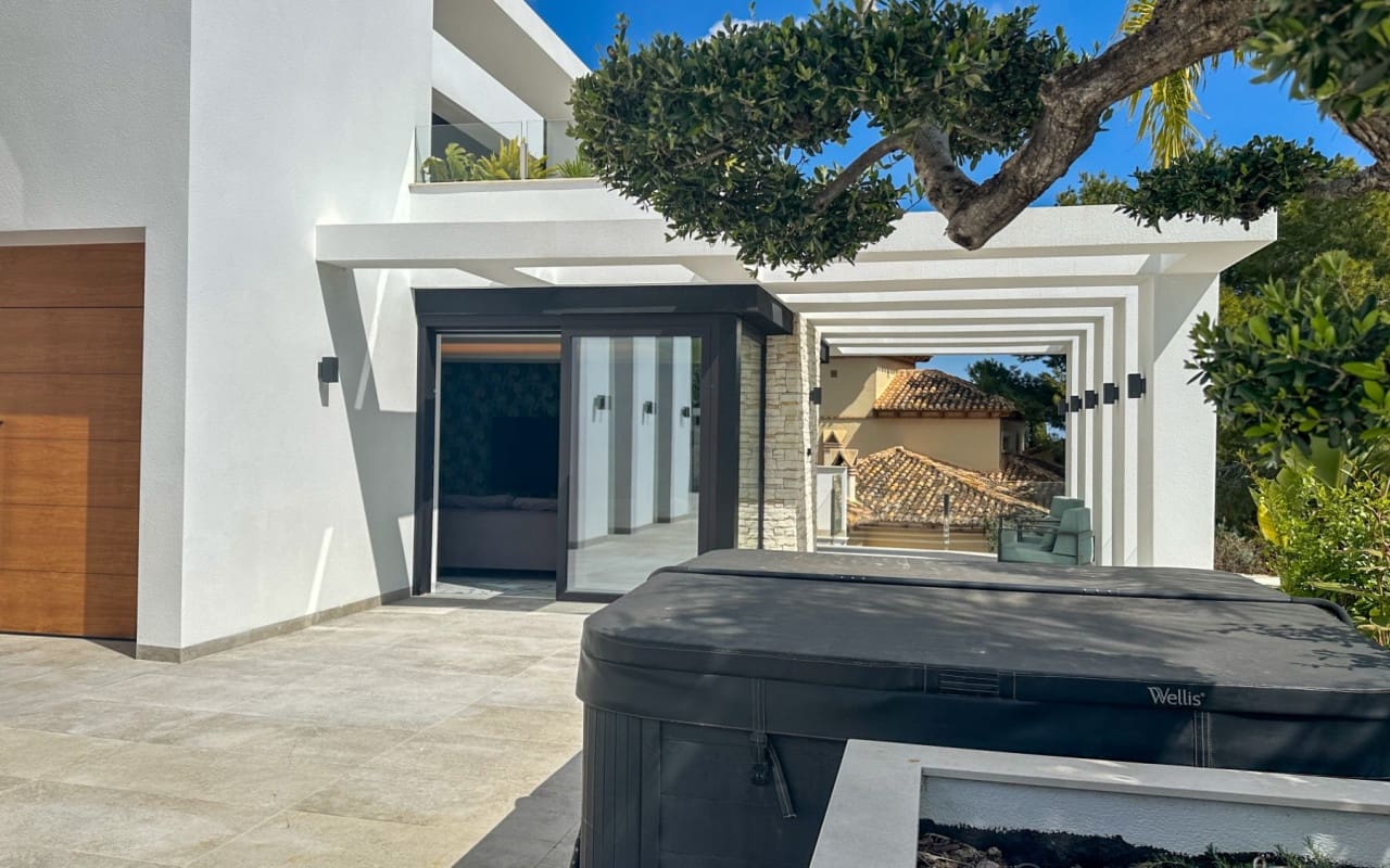 4 Zimmer Villa zu verkaufen in Villamartin mit Pool - 2.950.000 € (Ref: 9973623)