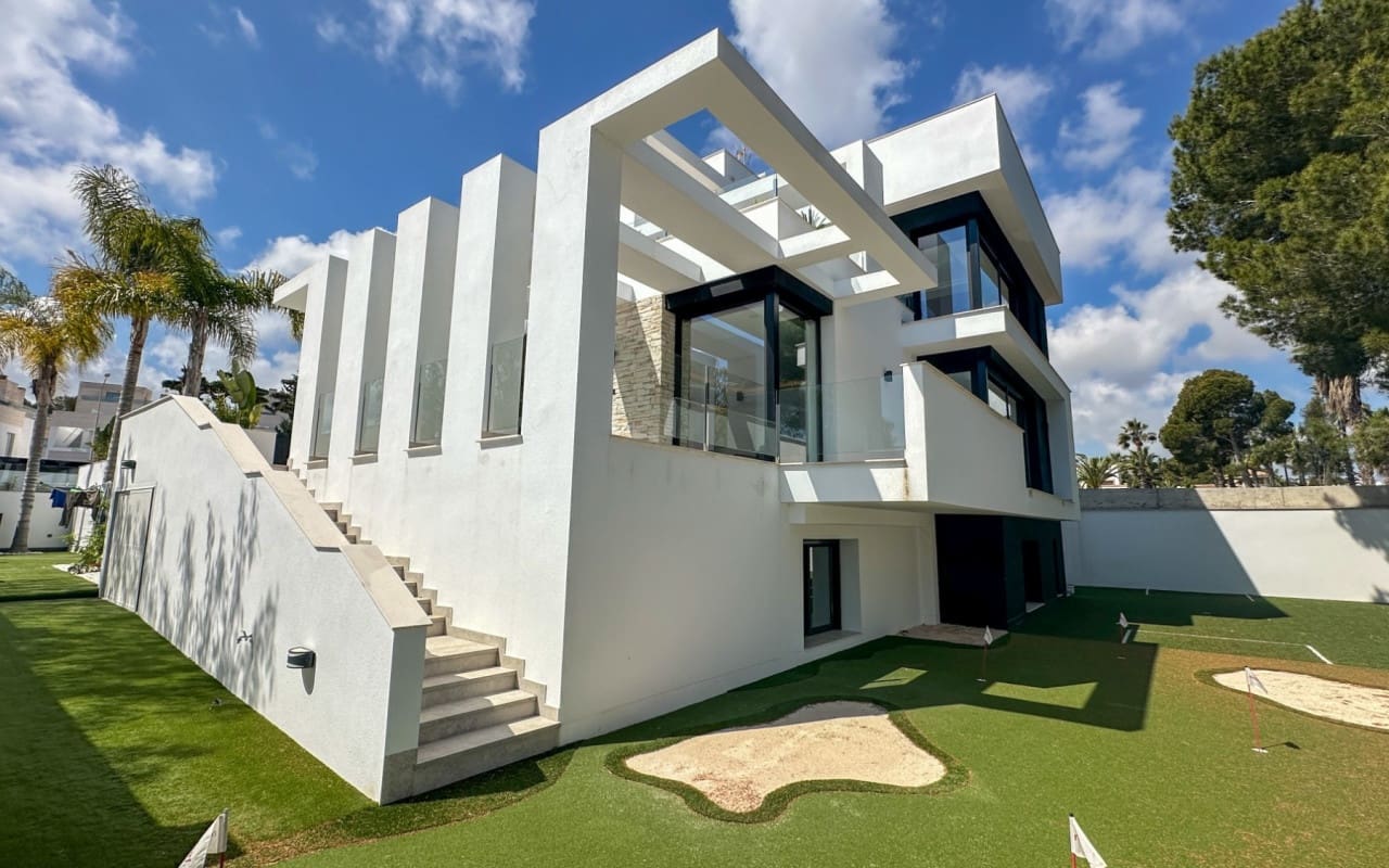 4 Zimmer Villa zu verkaufen in Villamartin mit Pool - 2.950.000 € (Ref: 9973623)