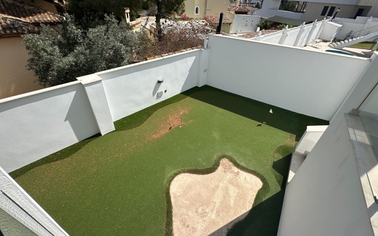 4 Zimmer Villa zu verkaufen in Villamartin mit Pool - 2.950.000 € (Ref: 9973623)