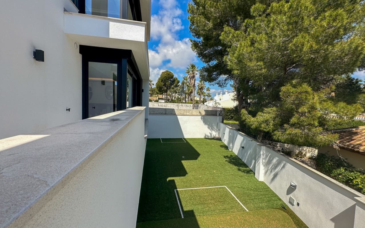 4 Zimmer Villa zu verkaufen in Villamartin mit Pool - 2.950.000 € (Ref: 9973623)