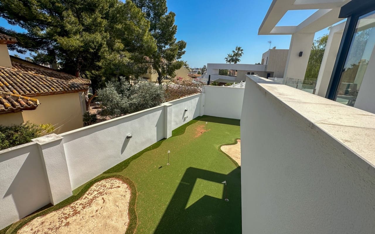 4 Zimmer Villa zu verkaufen in Villamartin mit Pool - 2.950.000 € (Ref: 9973623)