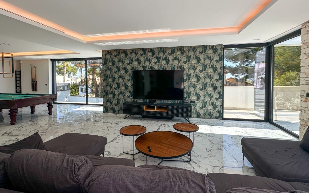 4 Zimmer Villa zu verkaufen in Villamartin mit Pool - 2.950.000 € (Ref: 9973623)