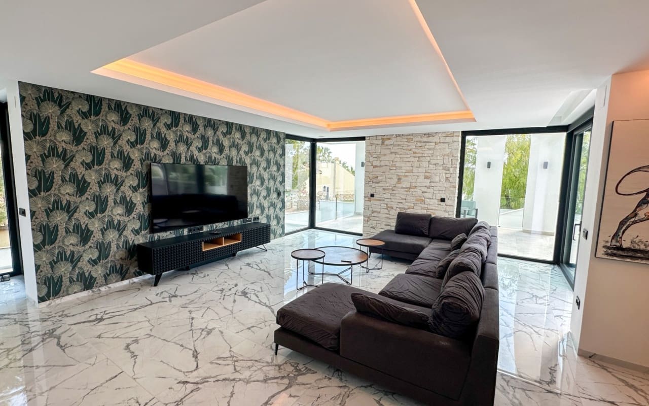 4 Zimmer Villa zu verkaufen in Villamartin mit Pool - 2.950.000 € (Ref: 9973623)